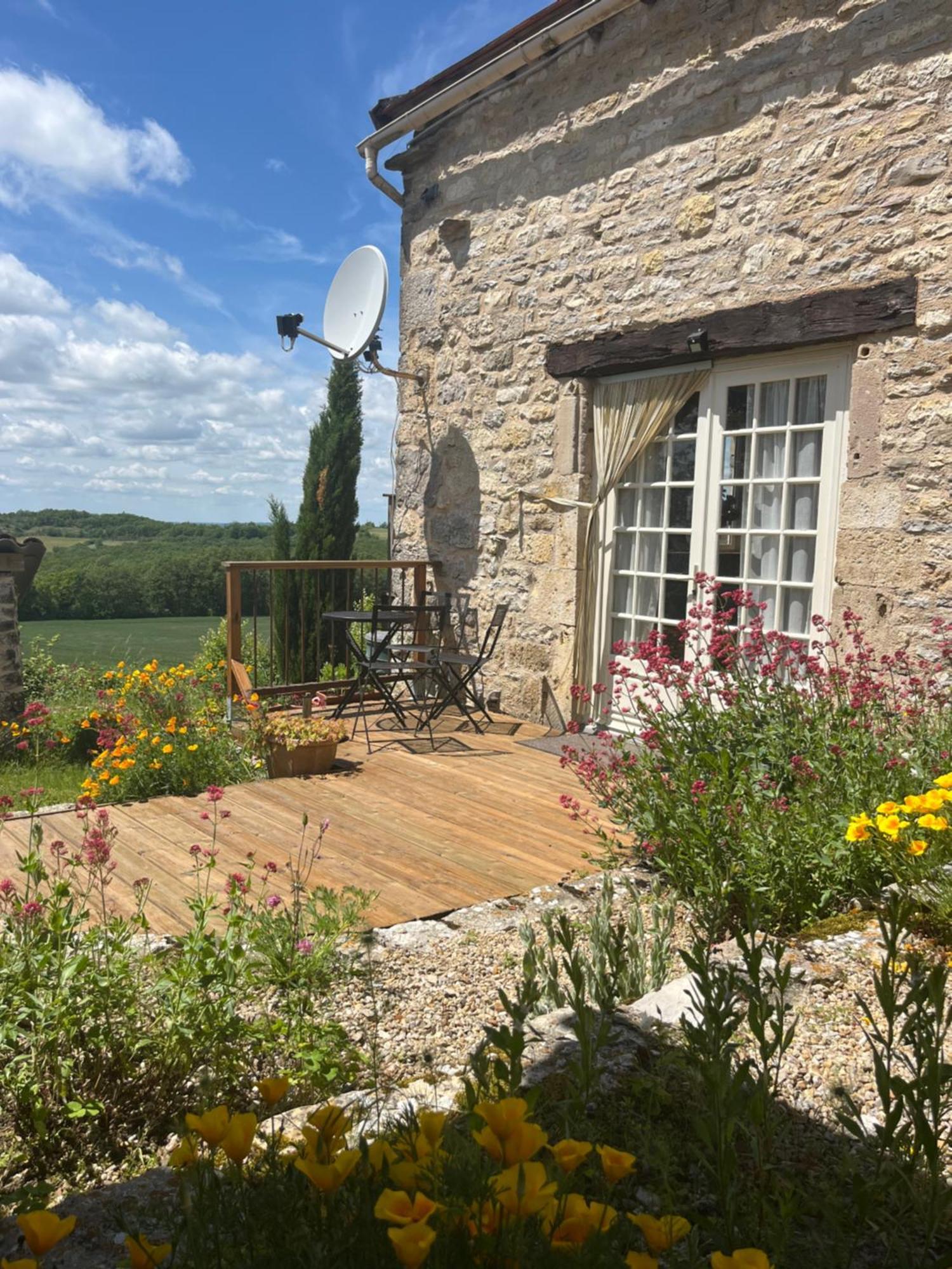 Les Gîtes Pérard Caylus Exterior foto