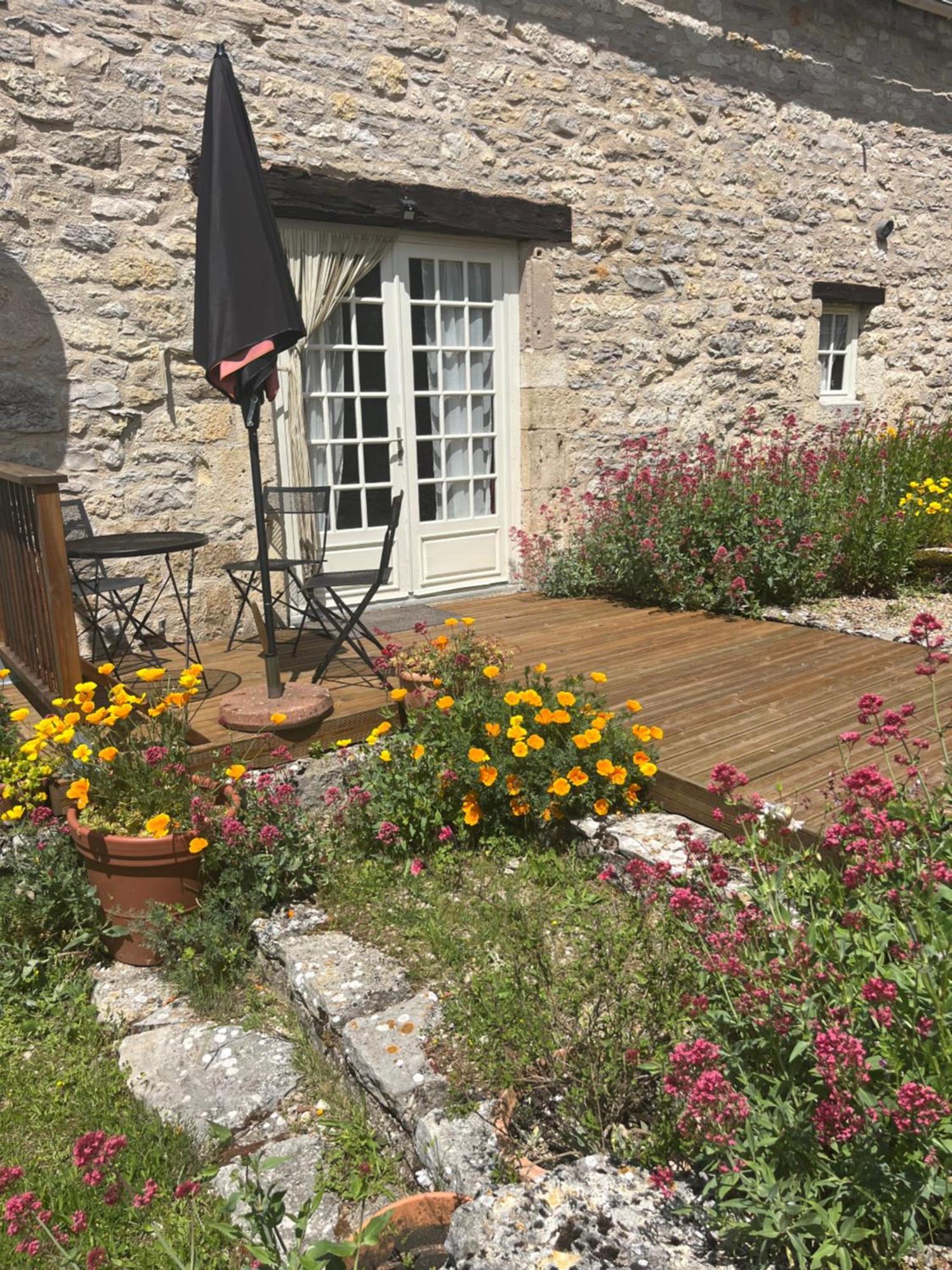 Les Gîtes Pérard Caylus Exterior foto